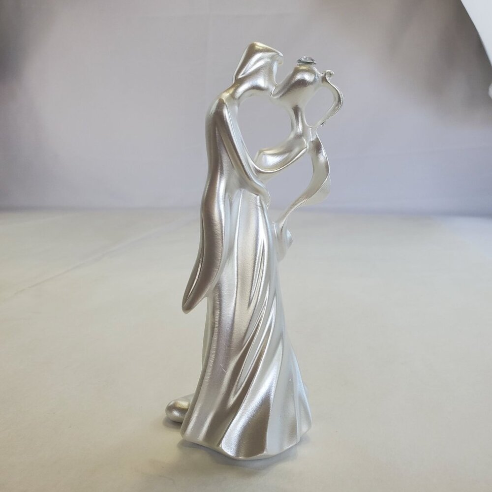 Wilton  Wedding Cake Topper The First Kiss Bride Groom Pearl Off White